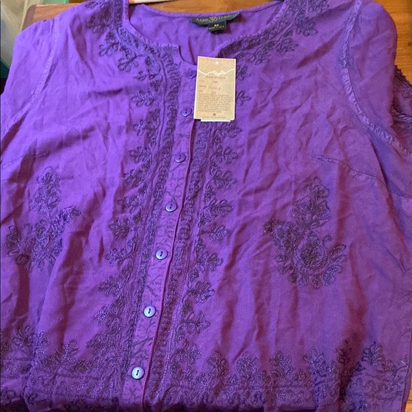 Final Price 💜 Purple Embroidered Women's Top NWT - Picture 8 of 10